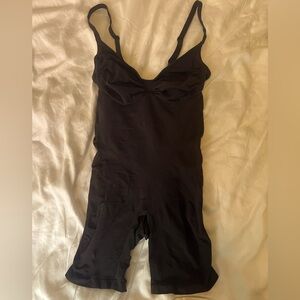 Never worn Skims Shapewear